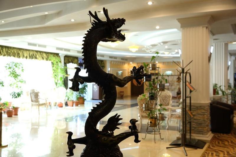 Апарт-отель Golden Dragon Бишкек Экстерьер фото